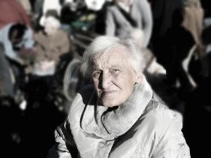 Eine gesunde Lebensweise, gute Ernährung, Gehirntraining und Bewegung können helfen Demenz vorzubeugen.